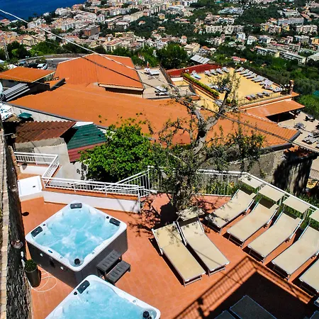 ホテル フィオリータ ソレント