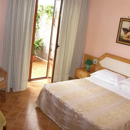 Fiorita Szálloda 3*