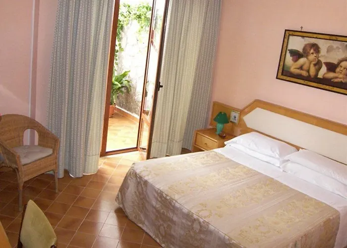 Fiorita Szálloda 3*